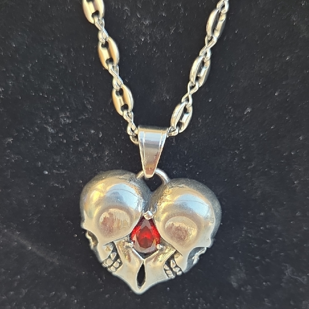 Stainless Steel Skull ❤️ Pendant Necklace with Red Gemstone Gucci Style Link